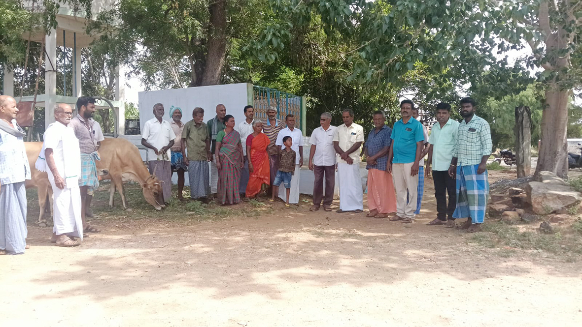 கறவை மாடுகளுடன் விவசாயிகள் போராட்டம்