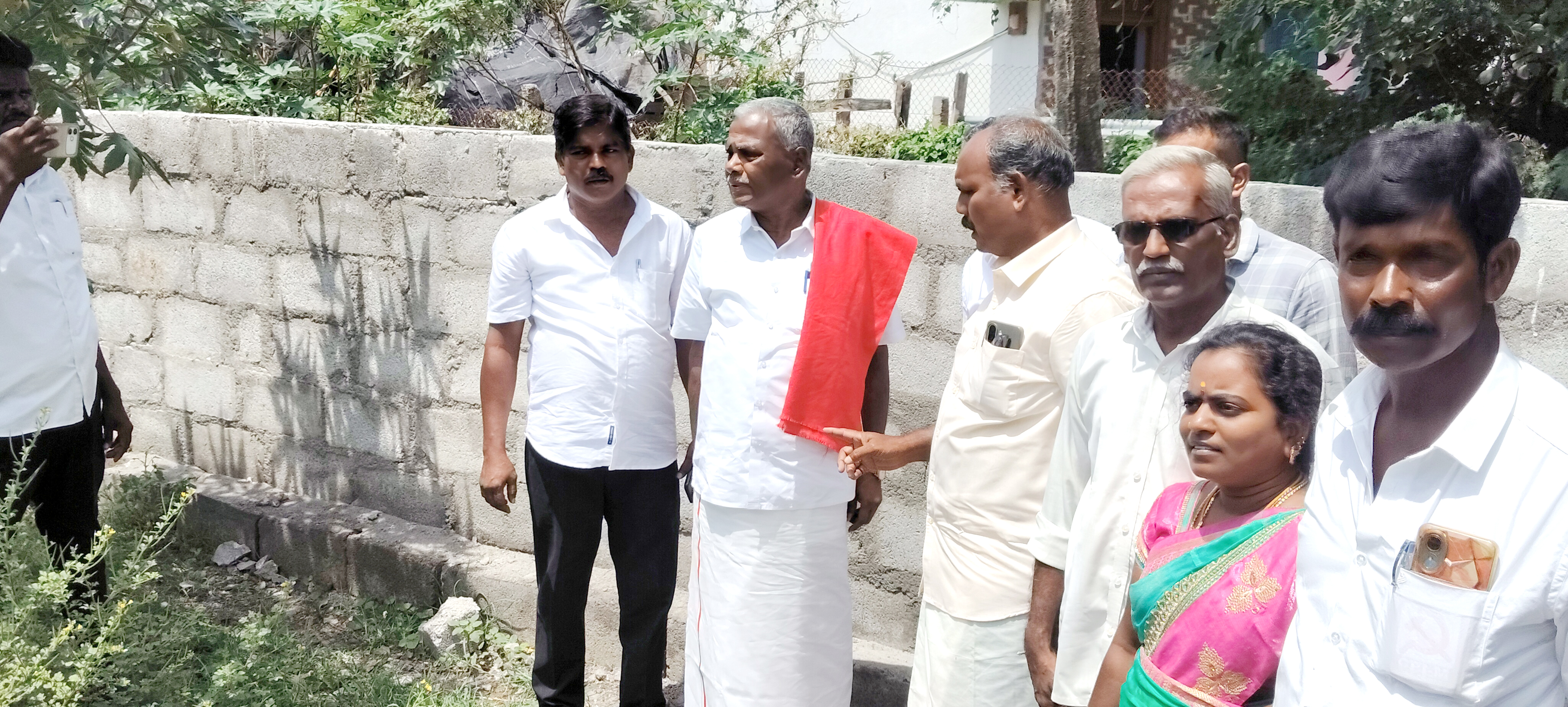 பொதுச்சாலையை ஆக்கிரமித்து கட்டப்பட்ட சுவர்: உடனடியாக அகற்ற சிபிஎம் கோரிக்கை!