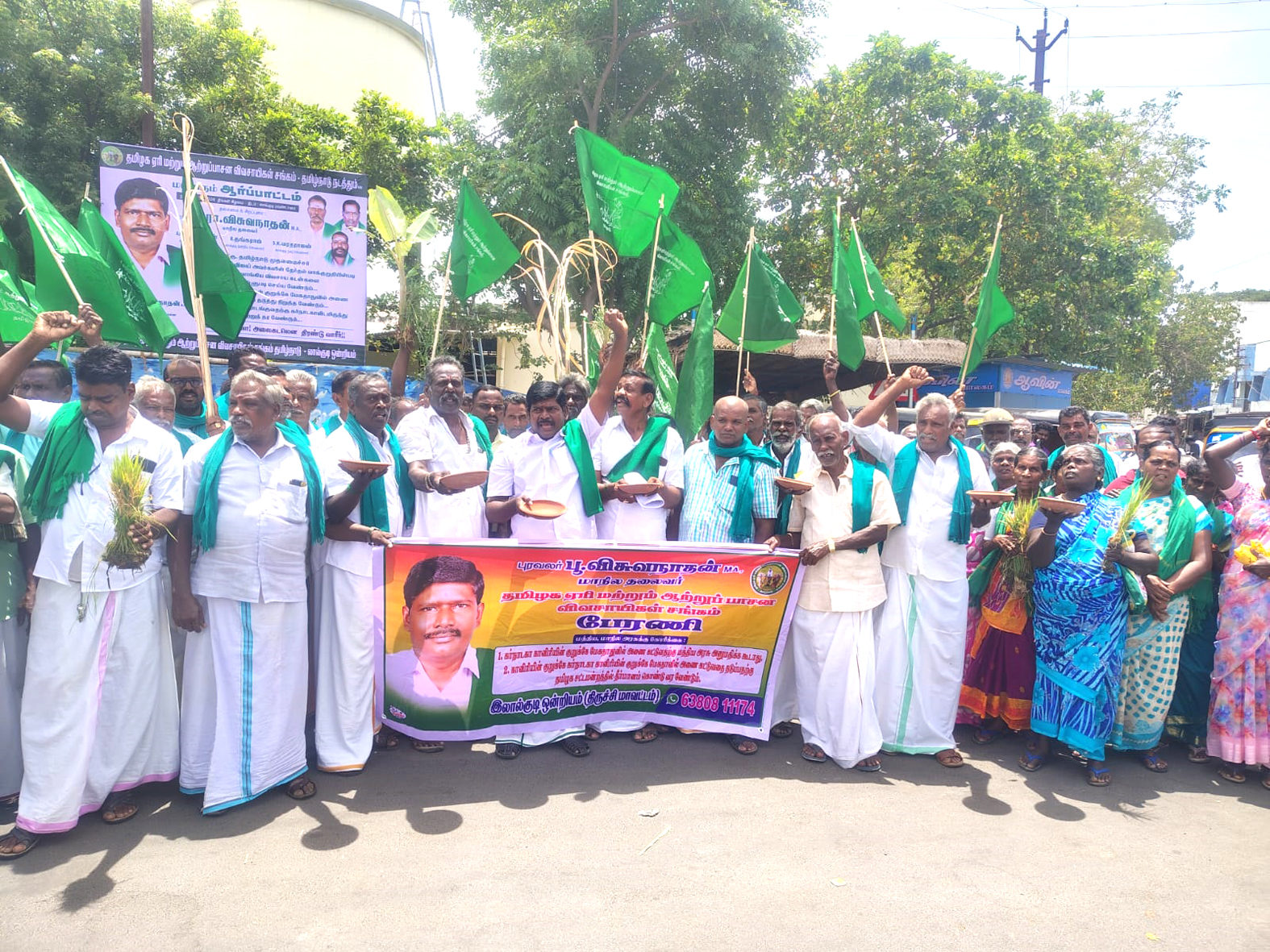 வாடிய பயிர்களுடன் விவசாயிகள் பேரணி: மேகதாது அணைக்கு எதிராக நூதன ஆர்ப்பாட்டம்