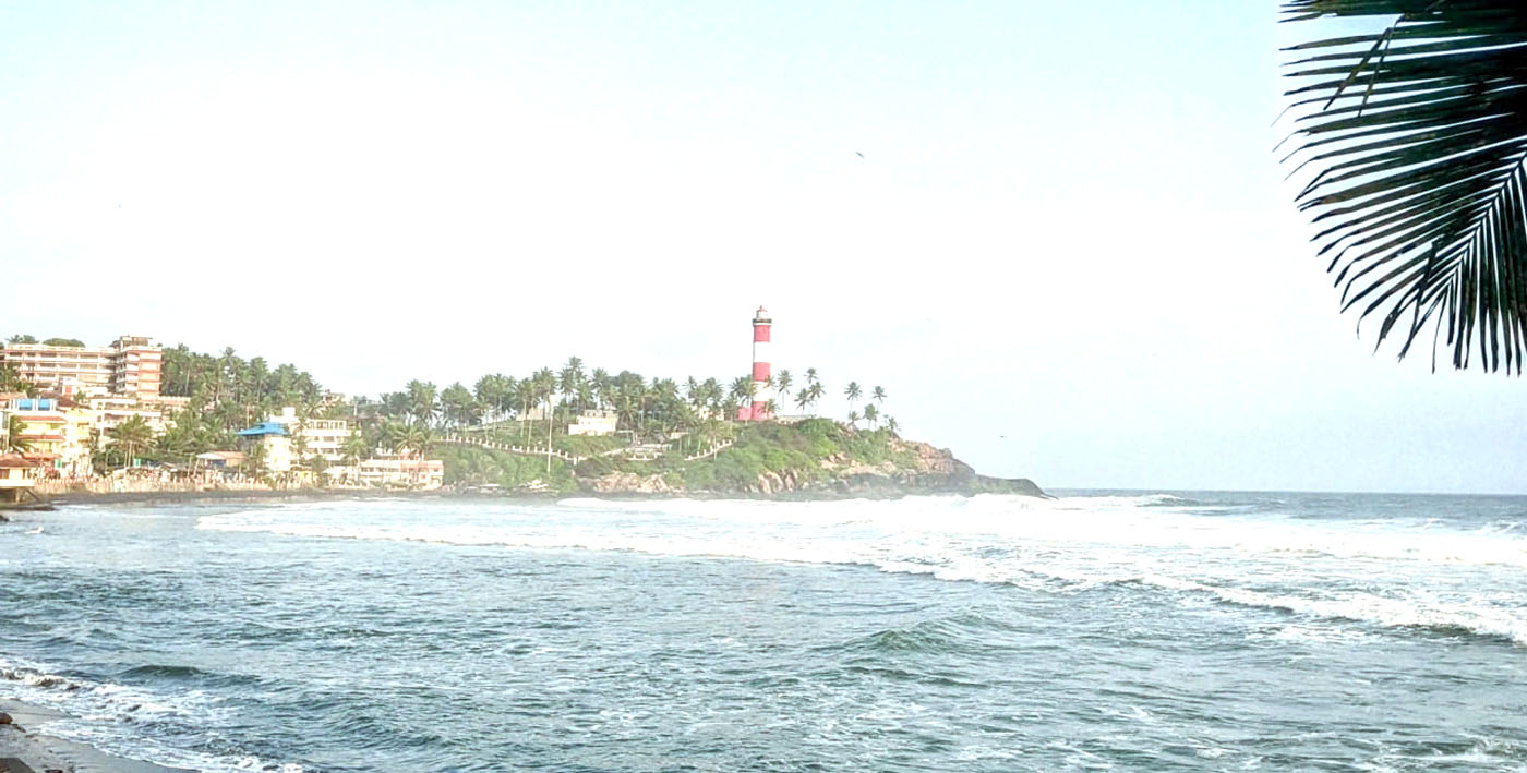 சீற்றத்துடன் காணப்பட்ட கேரள கடற்கரைகள்