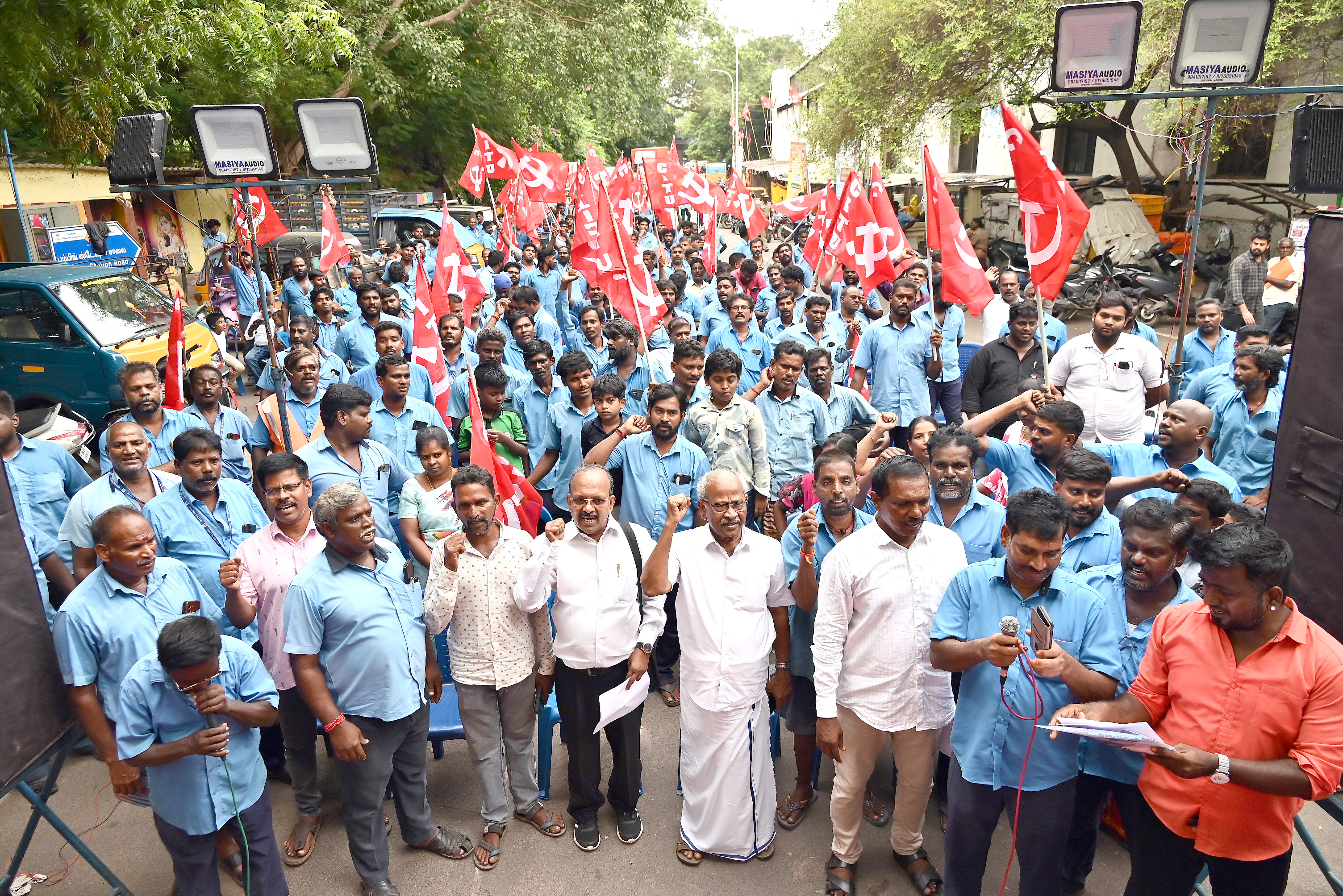 கடந்த கால அரசின் தவறுகளை தவெக அரசும் செய்யலாமா ?குடிநீர் வாரிய ஊழியர்கள் போராட்டத்தில் அ.சவுந்தரராசன் கேள்வி