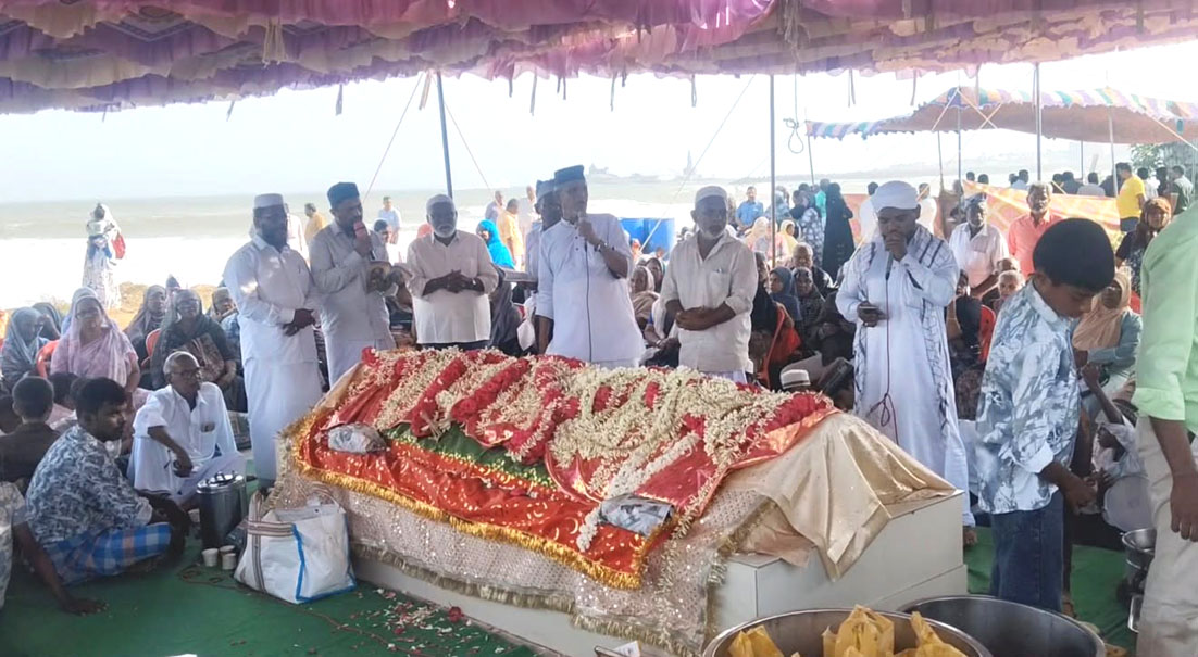 சின்னமுட்டம் தர்கா கந்தூரி விழா 3 மாவட்ட மக்கள் பங்கேற்பு