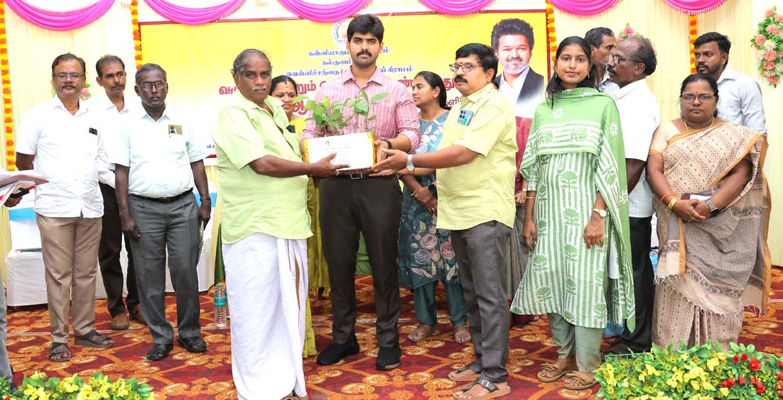 குமரி மாவட்டத்தில் நிலப் பற்றாக்குறை காரணமாக இலவச வீட்டுமனை வழங்குவதில் தாமதம்வெள்ளிச்சந்தை மக்கள் தொடர்பு முகாமில் ஆட்சியர் பேச்சு