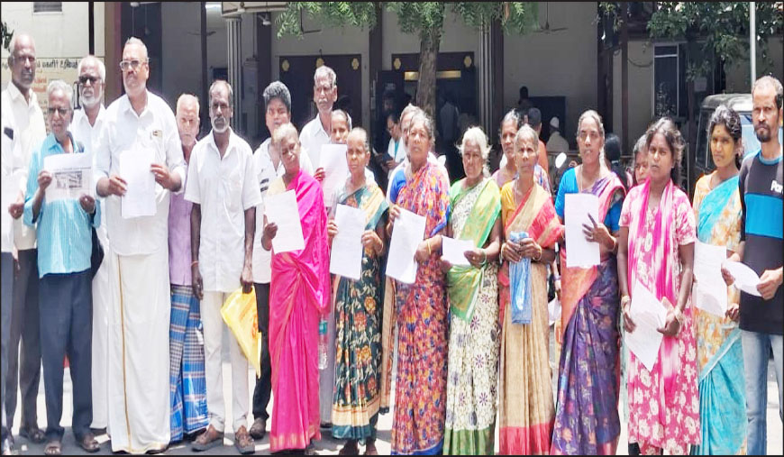 வேலூரில் தொகுப்பு வீடுகள் கட்டித் தரக் கோரி ஆட்சியரிடம் மனு அளிப்பு