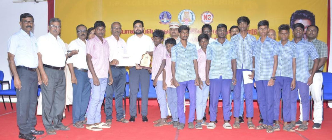 போதைப் பொருள் இல்லாத தமிழ்நாடு:விழிப்புணர்வு போட்டிகளில் வென்ற மாணவர்களுக்கு பரிசு வழங்கல்