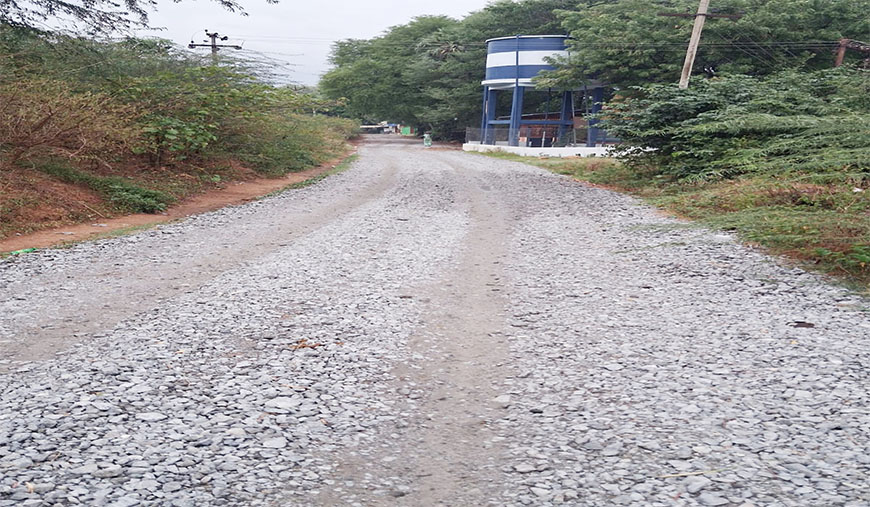 எடப்பாளையம் - லாலாபேட்டை ஏரி தார் சாலைப் பணி பாதியில் நிறுத்தம்நிறைவு செய்ய பொதுமக்கள் கோரிக்கை!