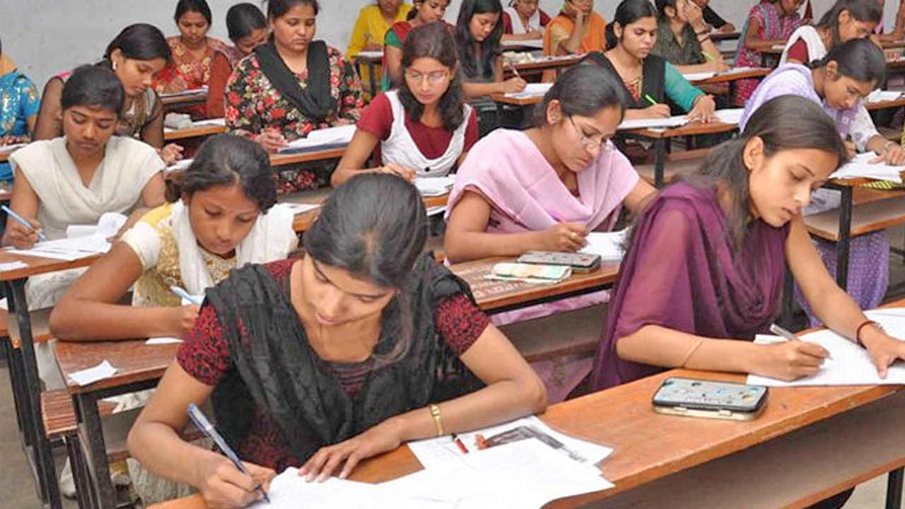 மருந்து ஆய்வாளர் பணியிடங்களுக்கான தேர்வை ரத்து செய்த மகாராஷ்டிர அரசு!