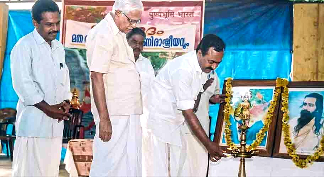 பாஜக பாணியில் கேரள முதலமைச்சர் விமர்சனங்களுக்கு அஞ்சி ஊடகங்களை மிரட்டும் அவலம் : 20 பதிவுகளை நீக்கிய மெட்டா