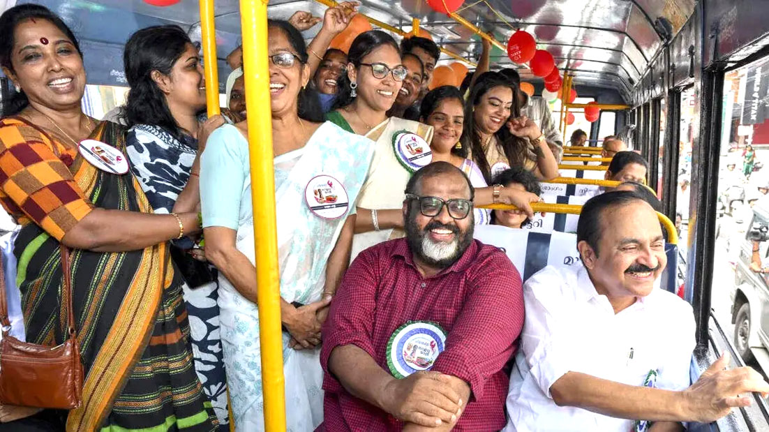 இலவச பேருந்து வசதியைப் பெற பெண்கள் ஏழைகளைப் போல நடிக்கிறார்களாம்!