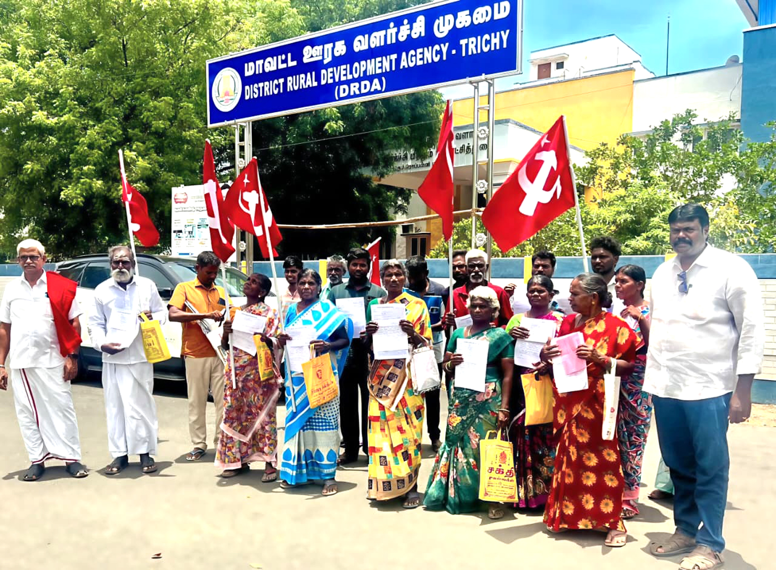 சிபிஎம் தலைமையில் ஆட்சியரிடம் மனு கொடுக்கும் இயக்கம்