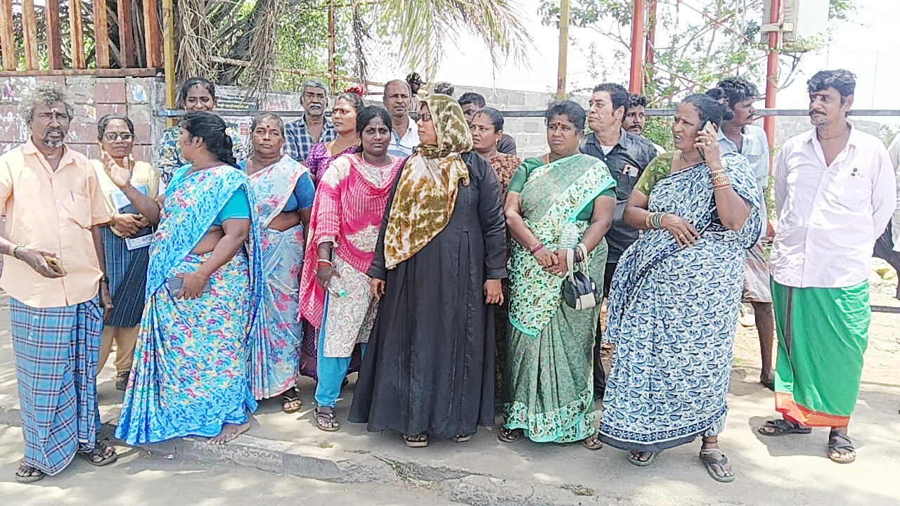 நல்லூர் சுங்கச்சாவடி அருகே சிறு கடைகளை அகற்ற எதிர்ப்பு உடனடியாக நிறுத்தக் கோரிக்கை