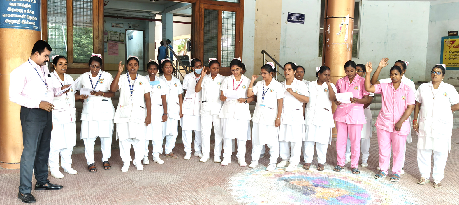 செவிலியர்கள் குரல் முழக்கப் போராட்டம்