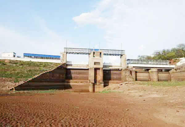 கோமுகி அணை வறண்டது: பருவமழையாவது கைகொடுக்குமா?