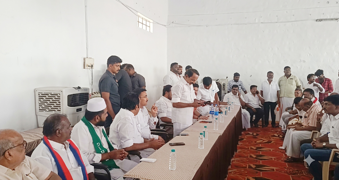 மின்வெட்டே இல்லைங்கிறாங்க... தவெக அமைச்சர்கள் பங்கேற்ற கூட்டத்தில் பவர் கட் கூத்து
