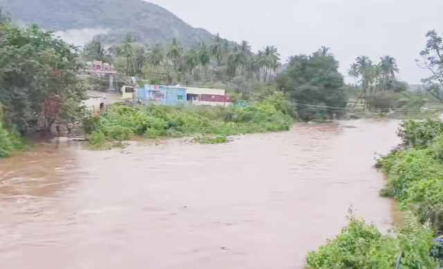தொட்டள்ளா ஆற்றின் குறுக்கே அணைக் கட்ட மக்கள் கோரிக்கை