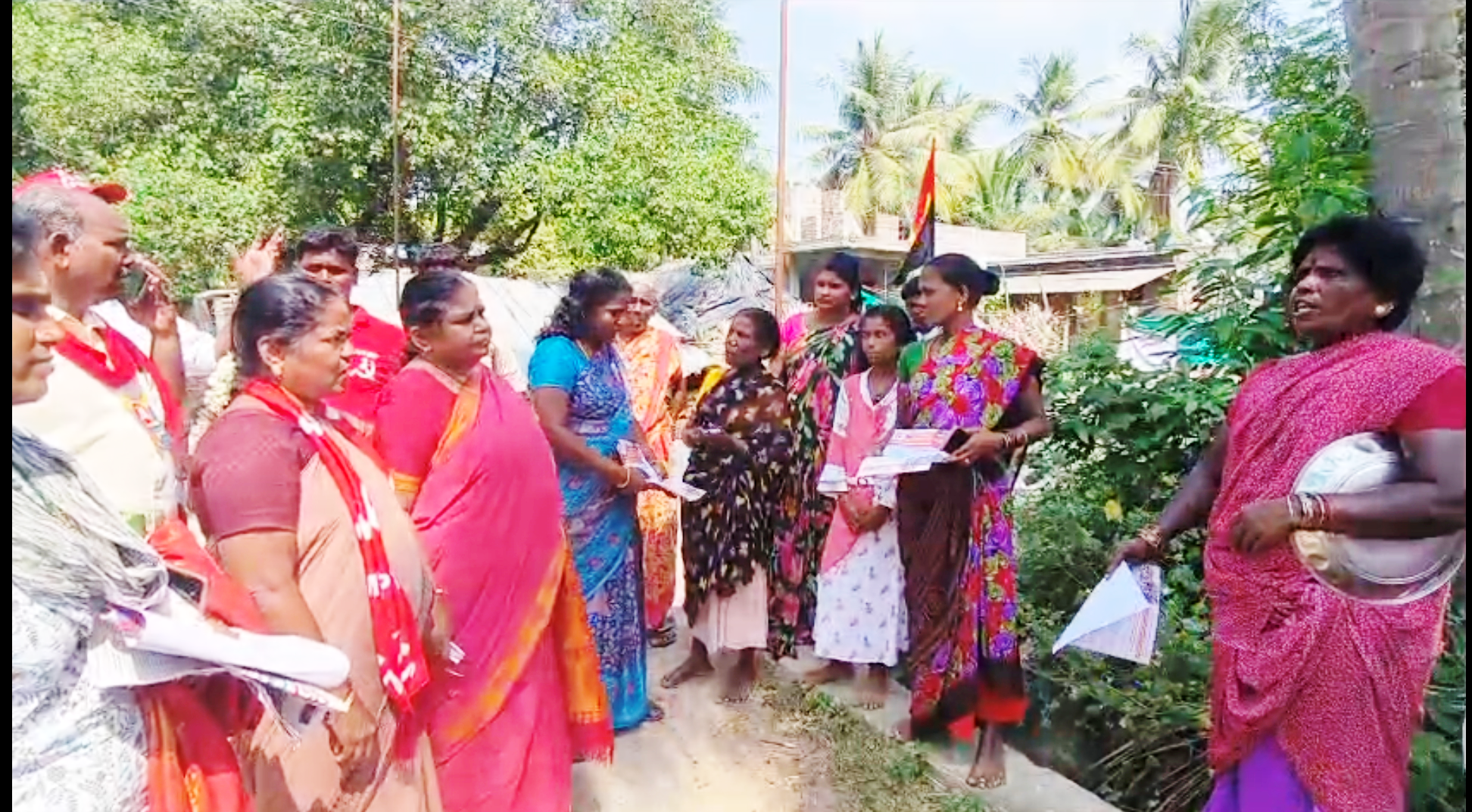 எம்எல்ஏ டி.லதா வாக்கு சேகரிப்பு