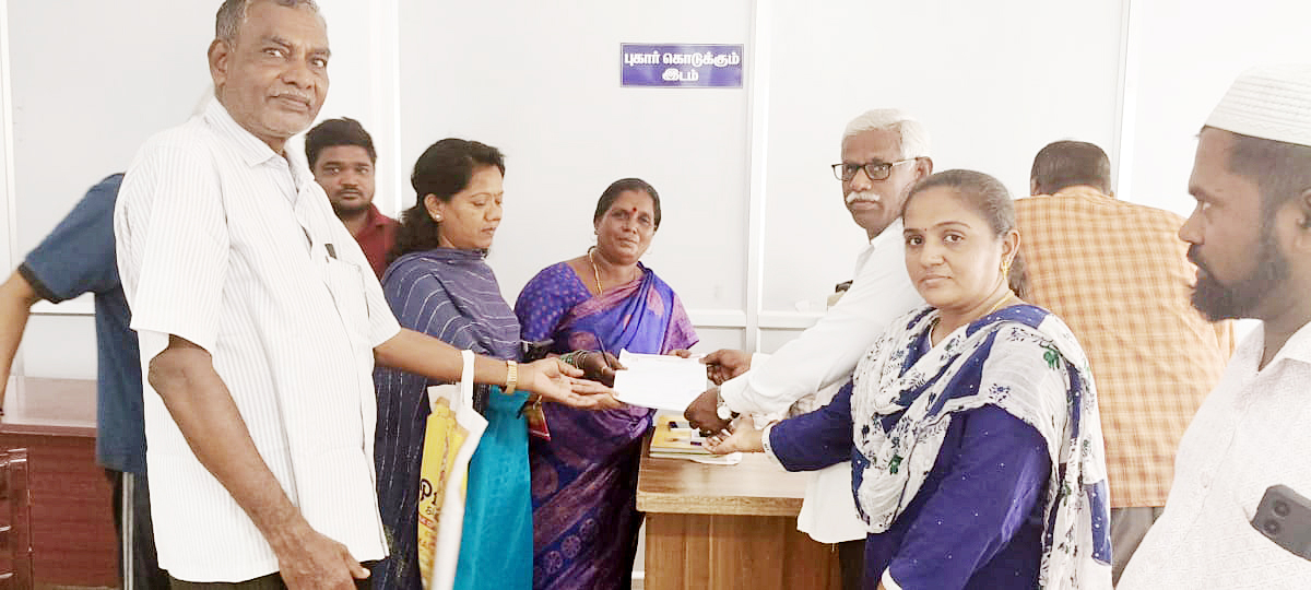 அயப்பாக்கம் ஊராட்சி முழுவதும் தெருக்களில் கழிவுநீர்