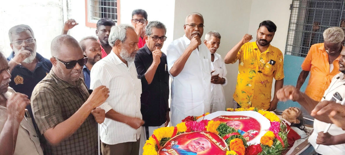சிபிஎம் தலைவர்கள் - தோழர்கள் இறுதி அஞ்சலி!  மூத்த தோழர் ராஜலட்சுமி உடல் மருத்துவக் கல்விக்காக ஒப்படைப்பு!