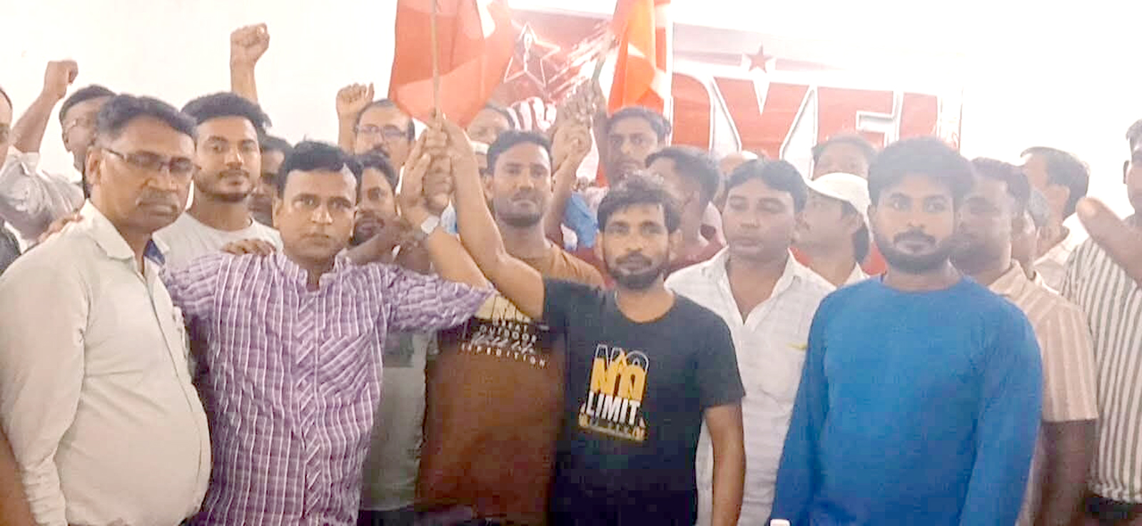 மேற்குவங்கத்தில் 250க்கும் மேற்பட்டோர் மார்க்சிஸ்ட் கட்சியில் இணைந்தனர்