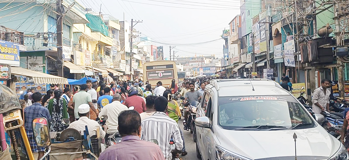 பாலக்கோட்டில் போக்குவரத்து போலீசார் இல்லாததால் கடும் நெரிசல்