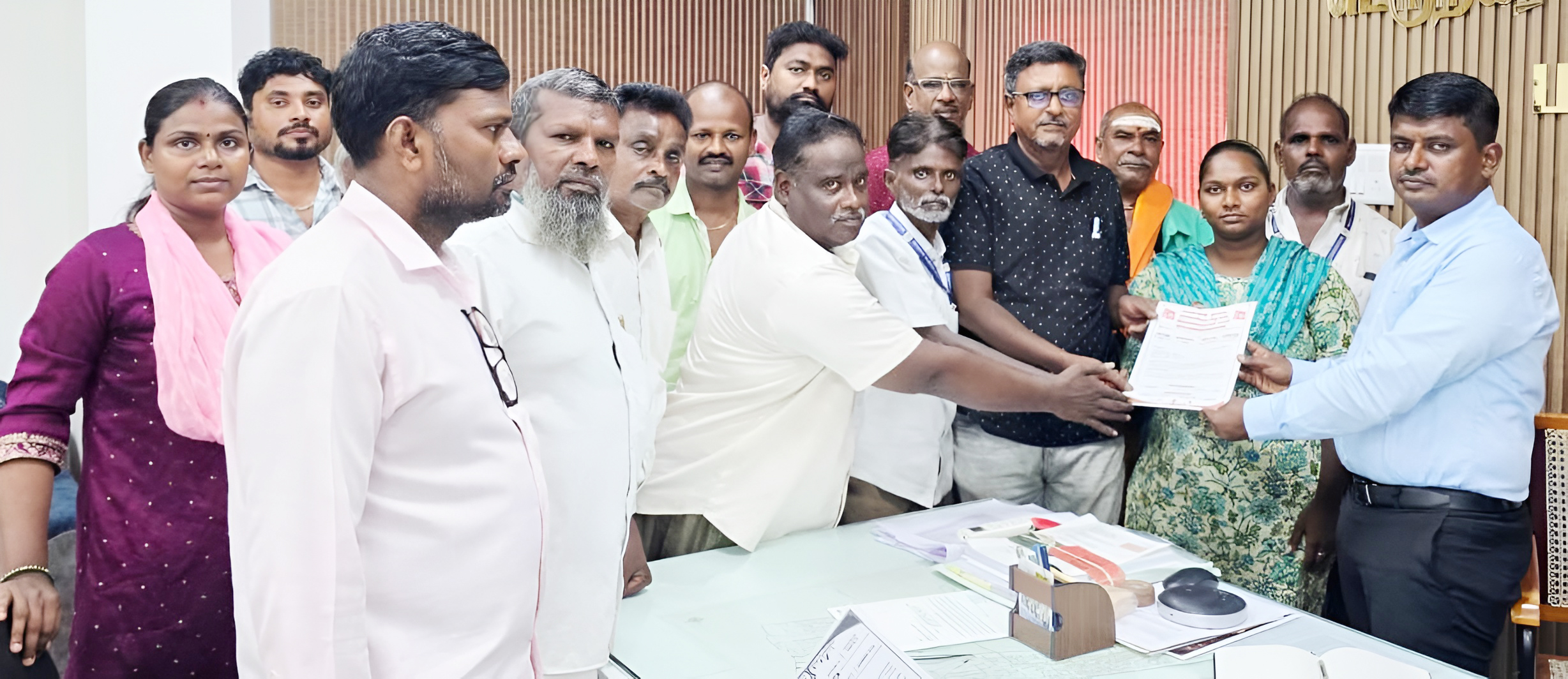 நகர விற்பனைக்குழு கூட்டத்தை விதிகளின்படி உடனடியாகக் கூட்ட சாலையோர வியாபாரிகள் கோரிக்கை