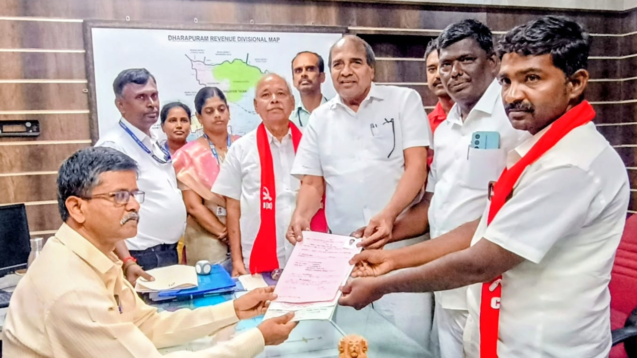 தாராபுரம் இடைத்தேர்தல்: இடதுசாரிகள் வேட்பாளர் பி.லட்சுமணன் வேட்புமனு தாக்கல்