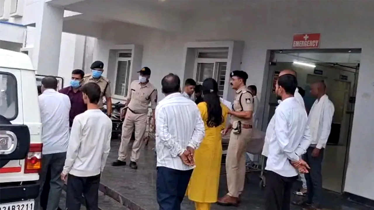 ம.பி: கள்ளச்சாராய உயிரிழப்பு 12 ஆக அதிகரிப்பு - 14 பேர் கைது