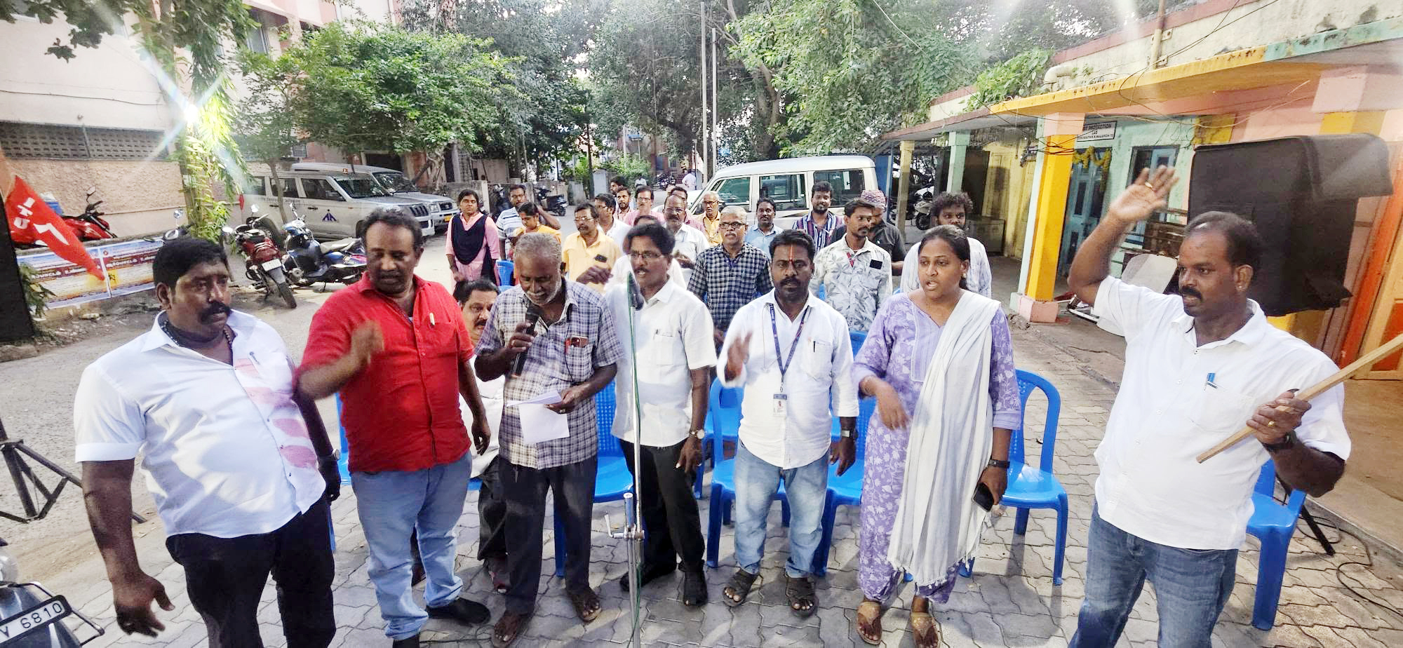 தனியார் மயத்தை கண்டித்து மின் ஊழியர் ஆர்ப்பாட்டம்