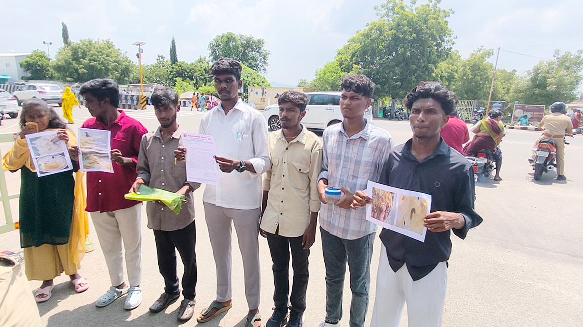 கல்லூரி விடுதி உணவில் புழுக்கள்