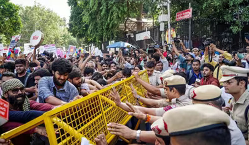 சமூக வலைதளங்களை ஏவல் அமைப்புகளாக மாற்றுவதா?