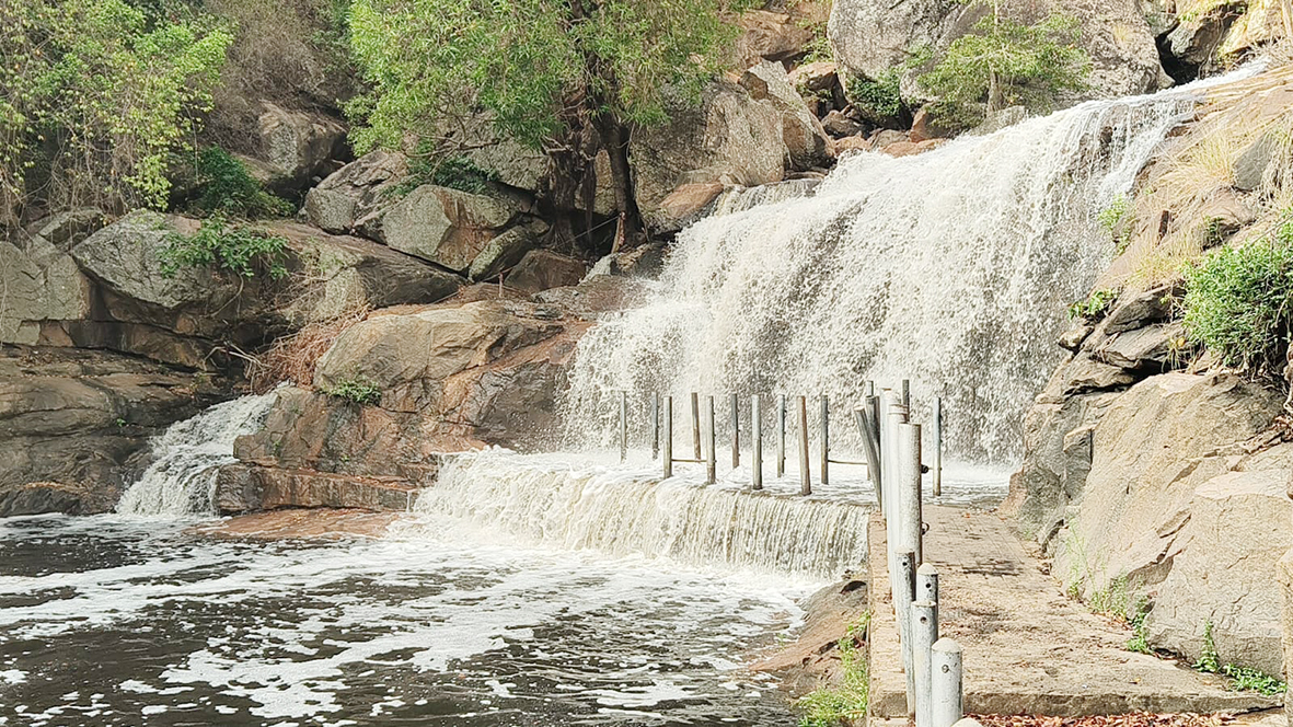 பஞ்சலிங்க அருவியில் நீர்வரத்து அதிகரிப்பு : சுற்றுலாப் பயணிகள் மகிழ்ச்சி