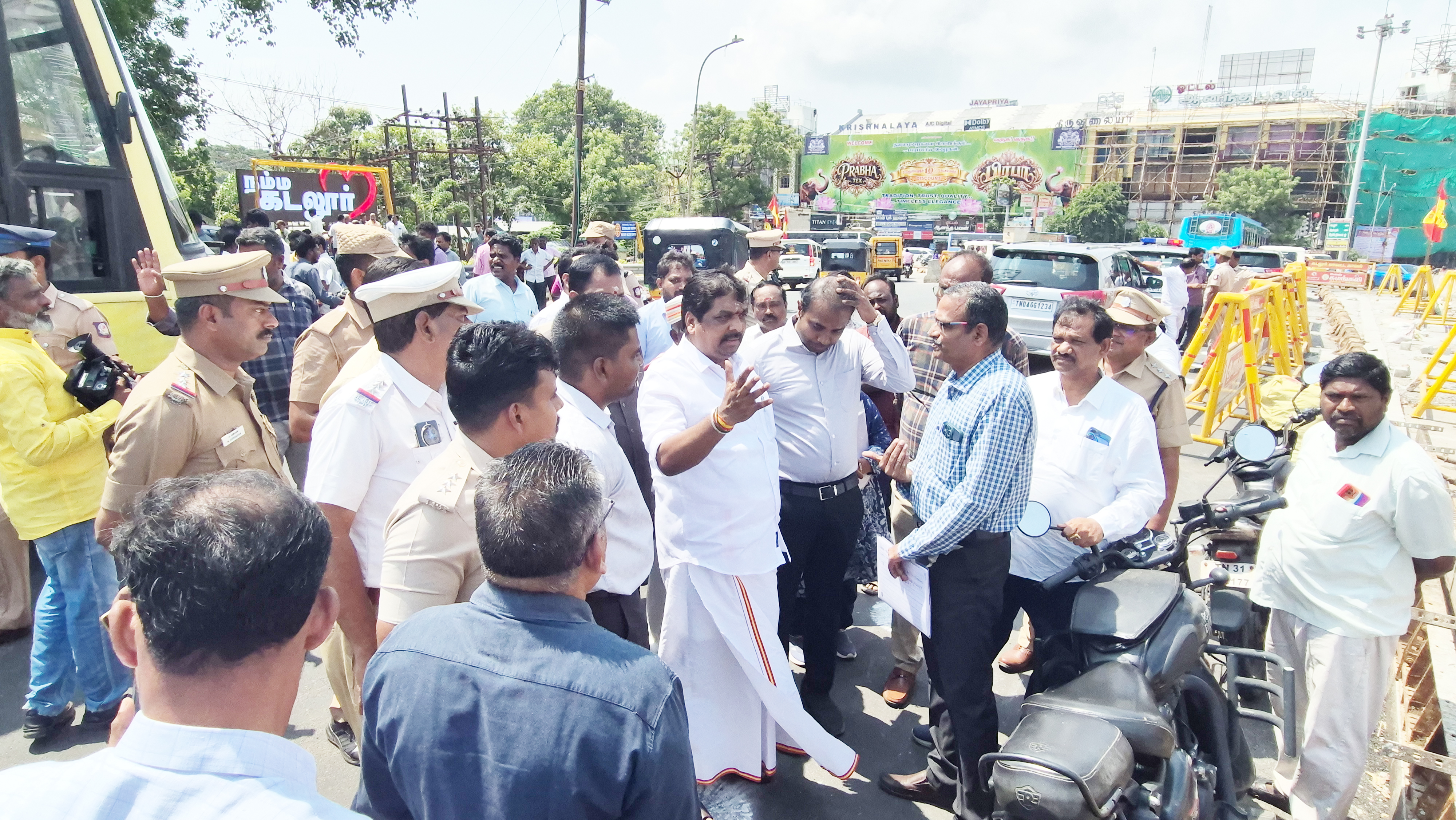போக்குவரத்து சிக்கலுக்கு தீர்வு காண கெடிலம் ஆற்று புதிய பாலம்: விரைவில் பயன்பாட்டுக்கு கொண்டுவர அறிவுறுத்தல்'