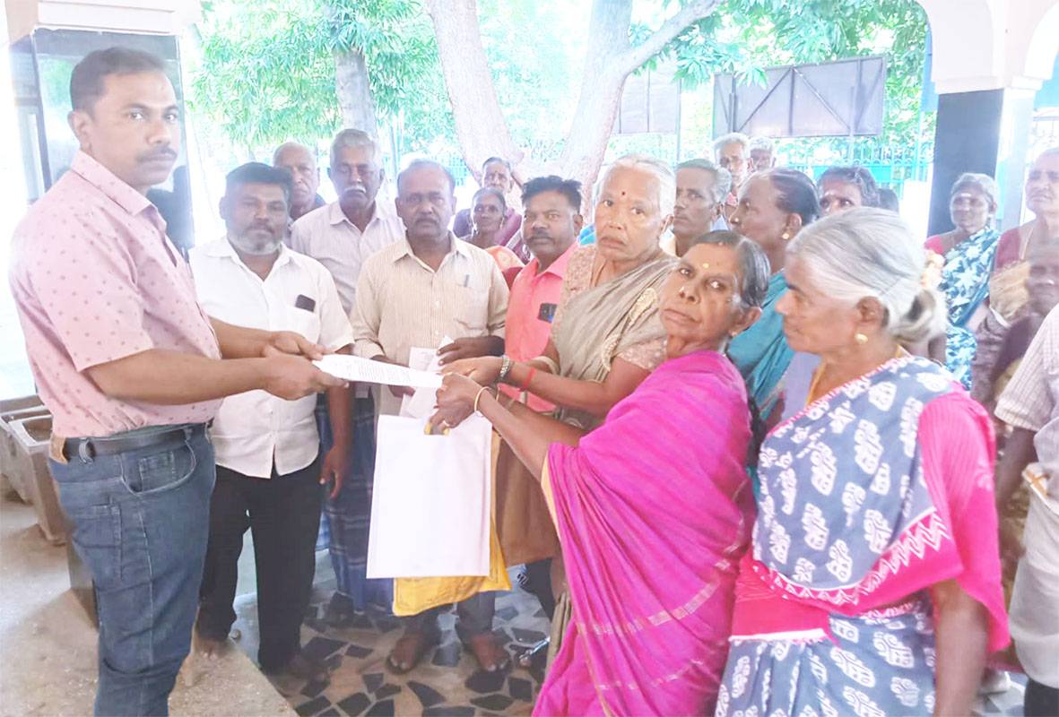 அடிப்படை வசதிகள் கேட்டு மனு