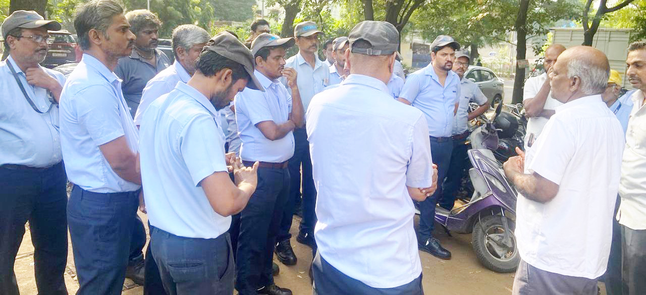 ஒப்பந்த தொழிலாளர்கள் தினம் கடைபிடிப்பு